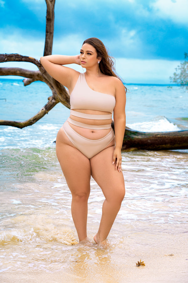 Curvy is the new black.  Cheeky swimsuits, Plus size, Plus size models